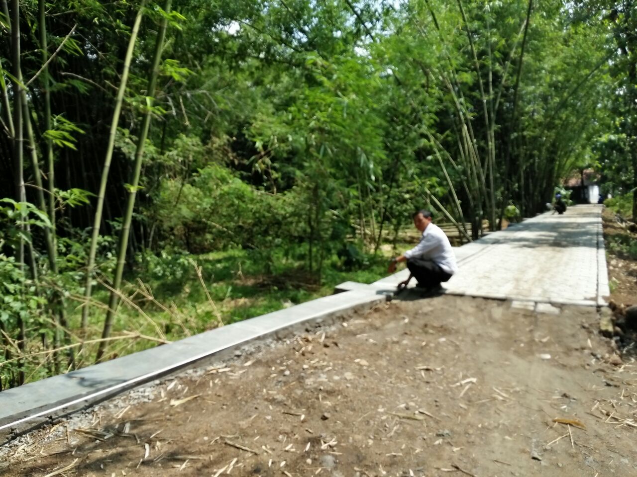 Monitoring Pembangunan Talud Makam